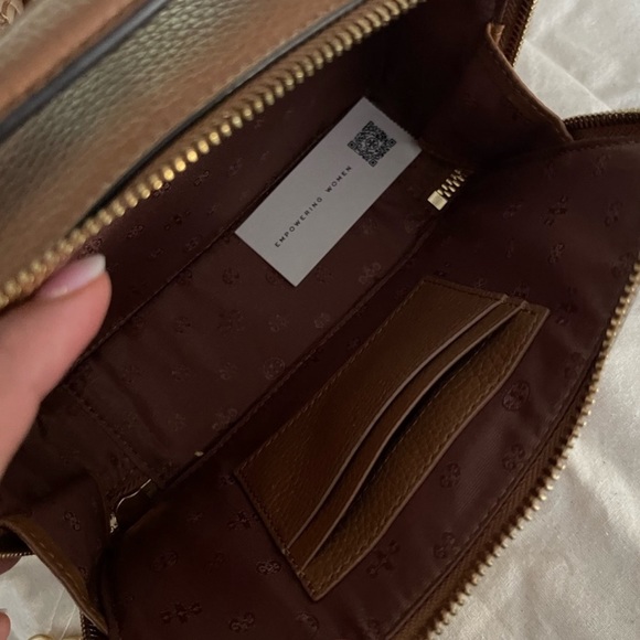 New Tory burch Britten small top handle case crossbody ❤️ - Picture 9 of 10